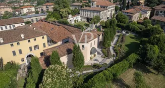 von_poll_real_estate_property_IT254921940_image_0