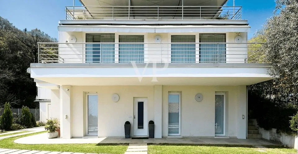 Lussuosa villa con vista lago unica