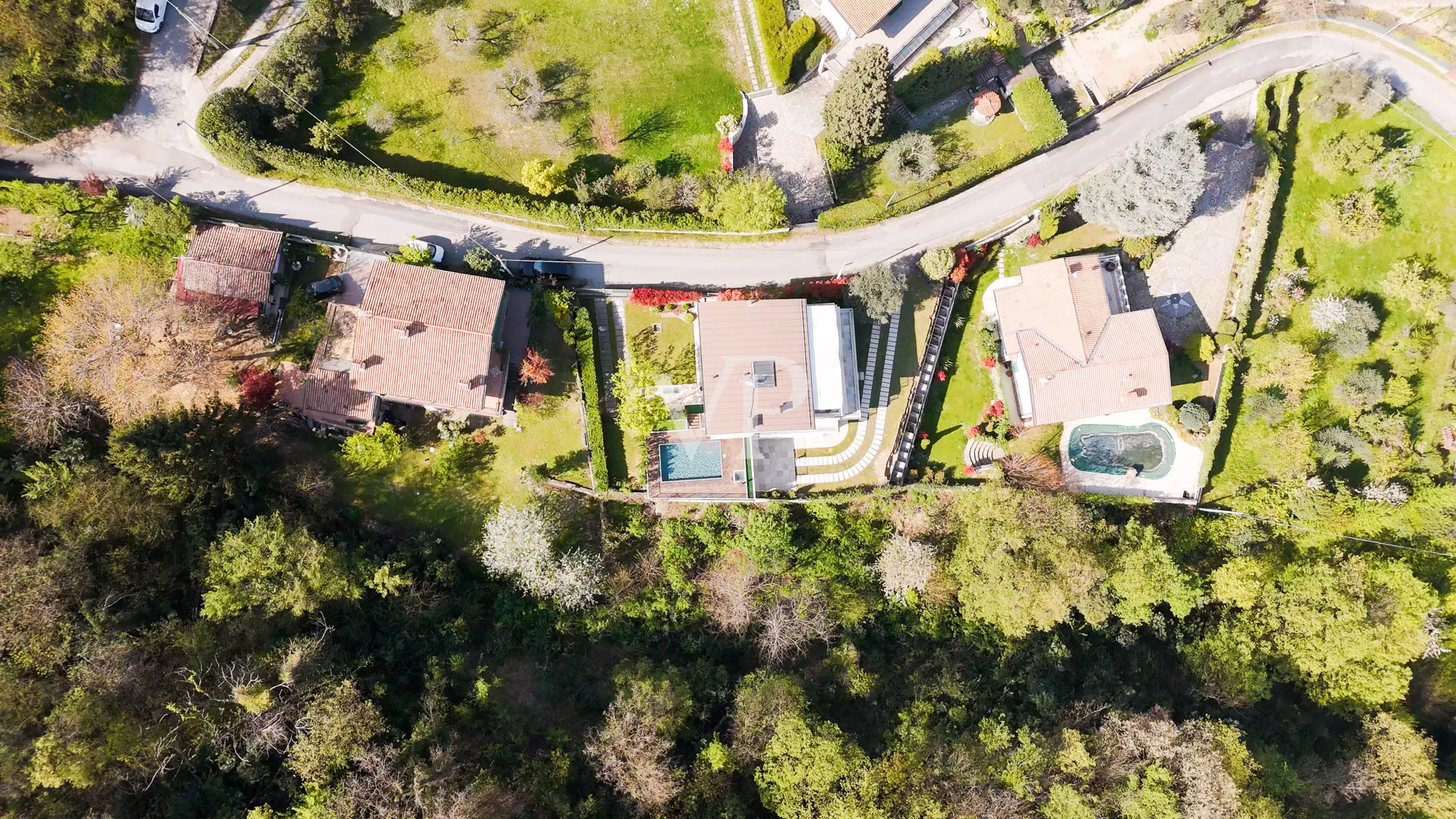 Luxurious villa with unique lake view