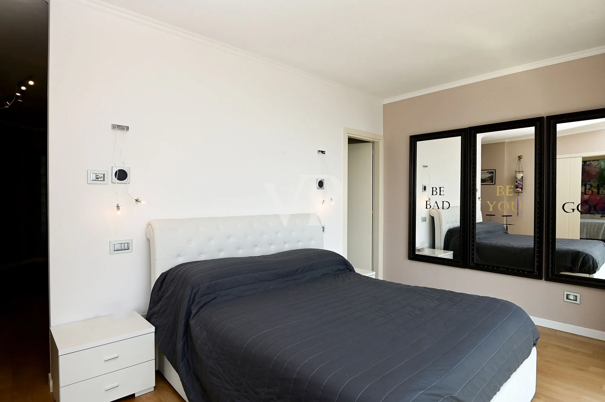 Luxurious villa with unique lake view