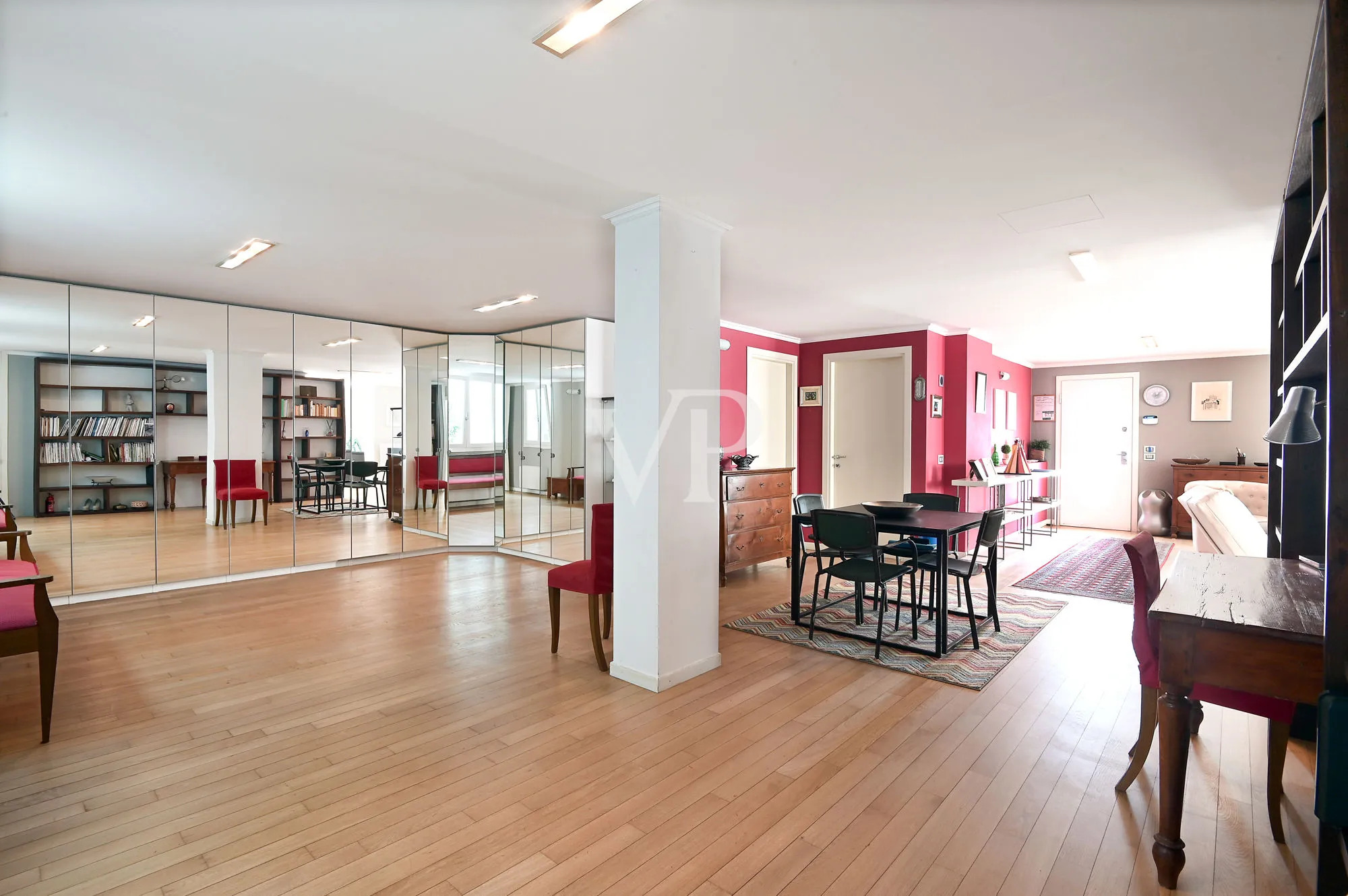 Luxurious villa with unique lake view