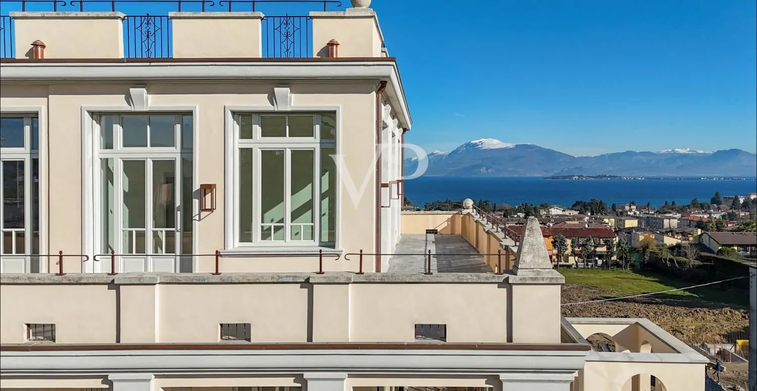 Ultimo attico con terrazza panoramica