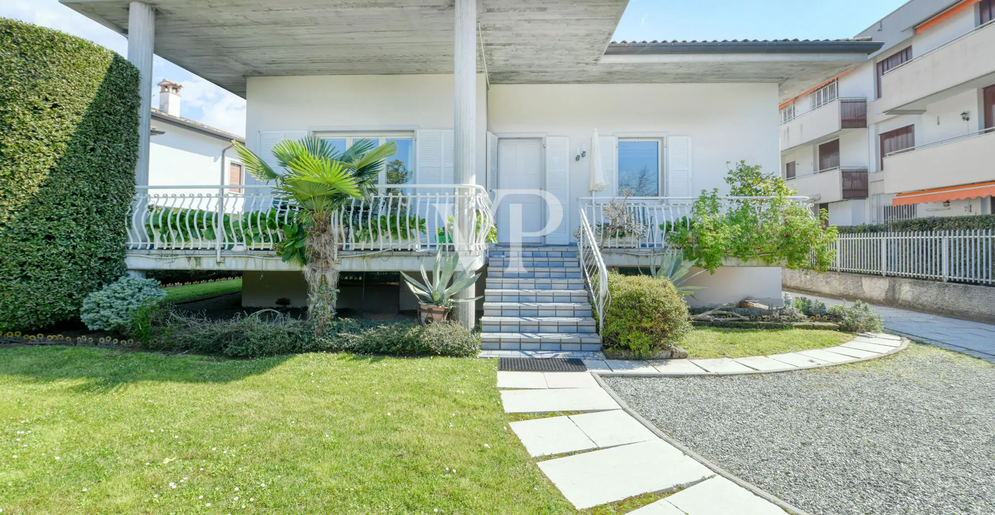 Villa pied dans l'eau