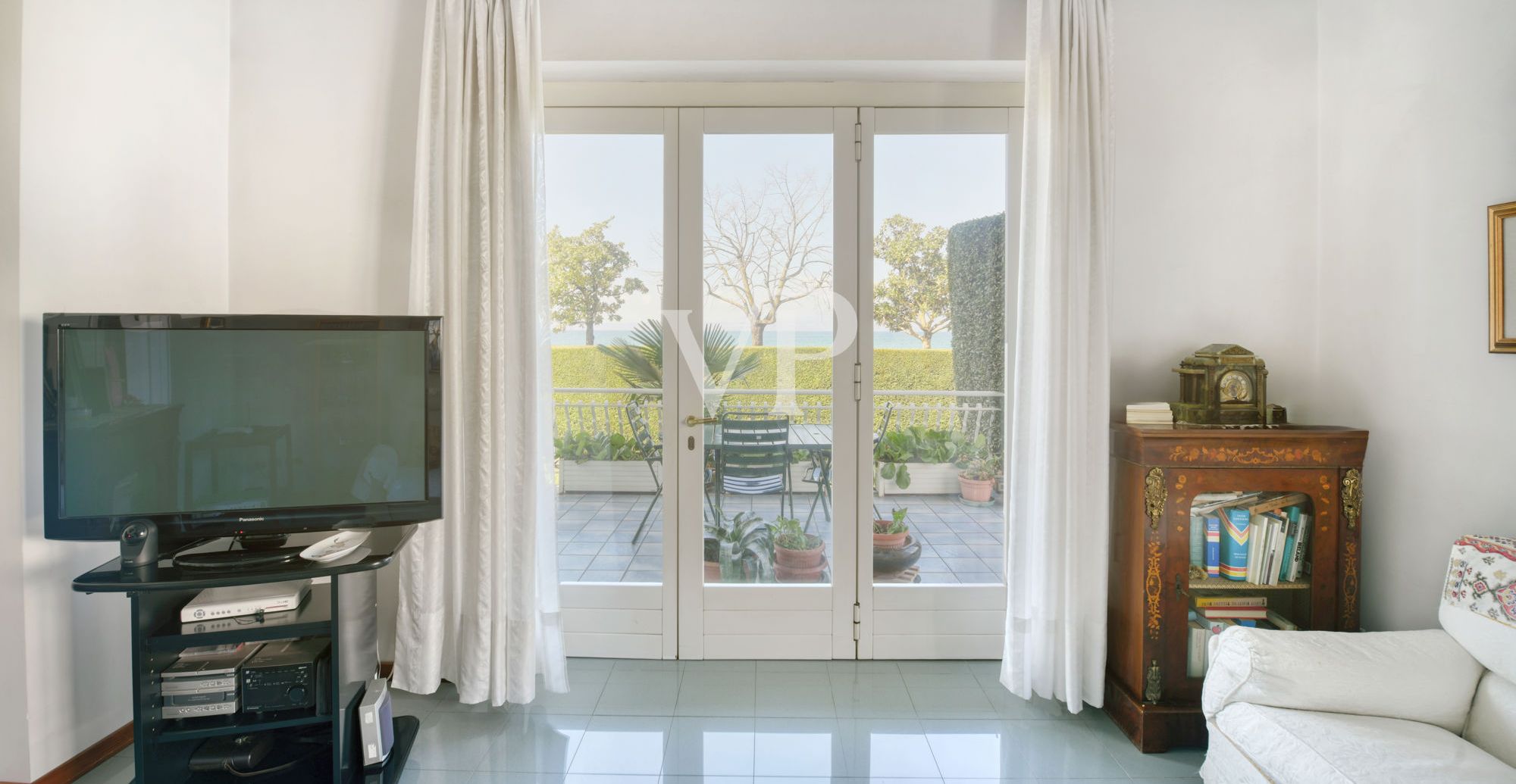 Villa pied dans l'eau