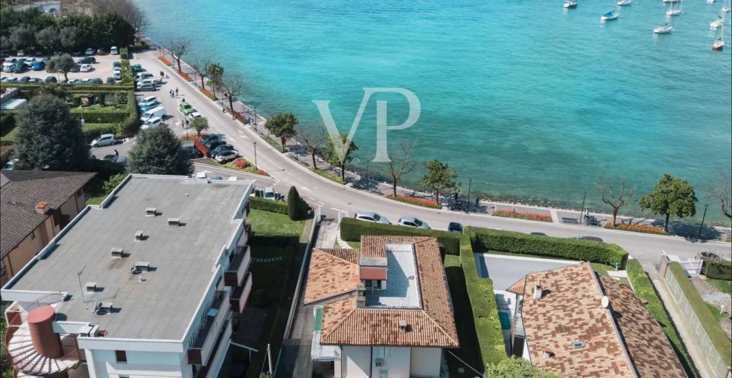 Villa pied dans l'eau