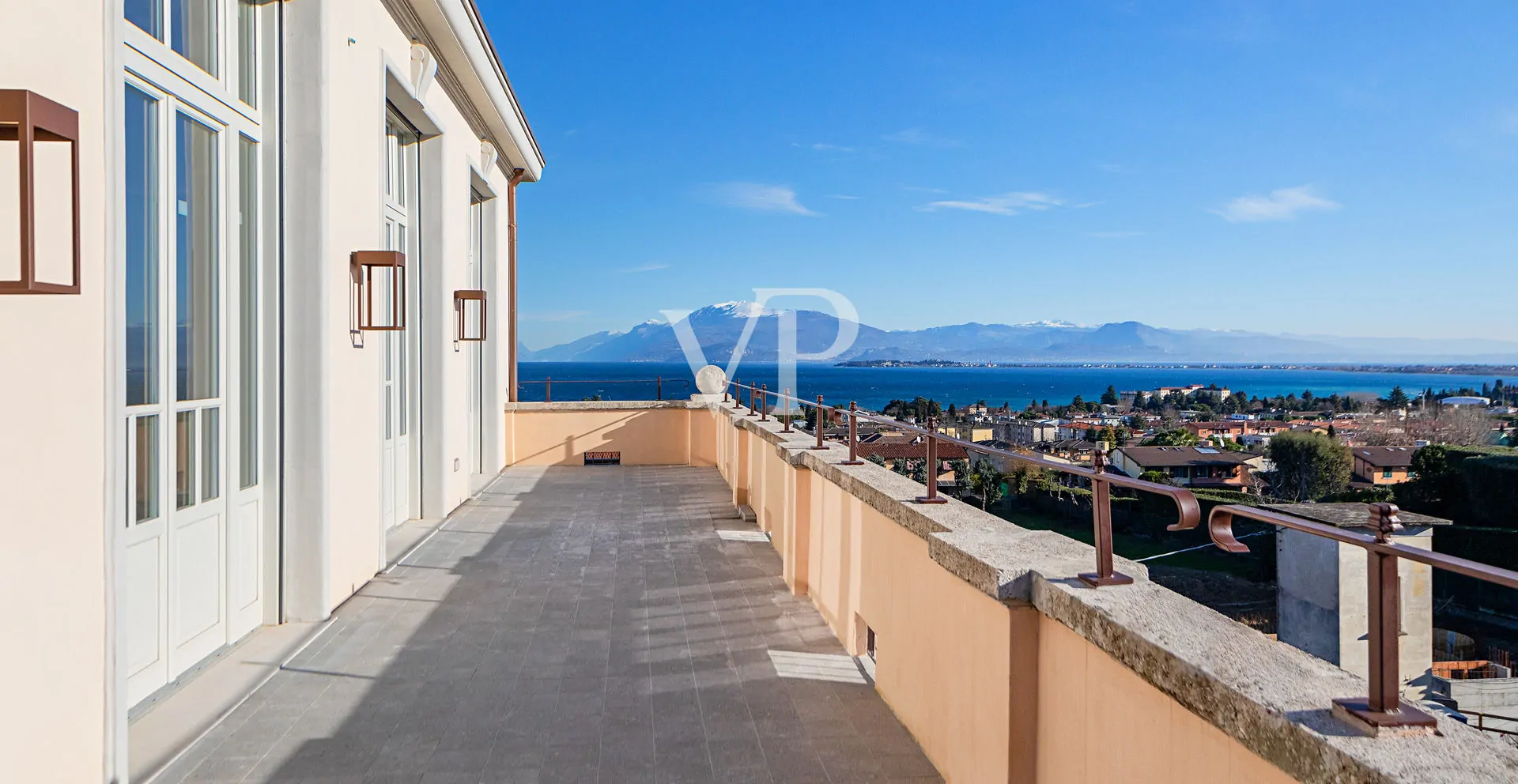 Lujoso piso con vista total al lago