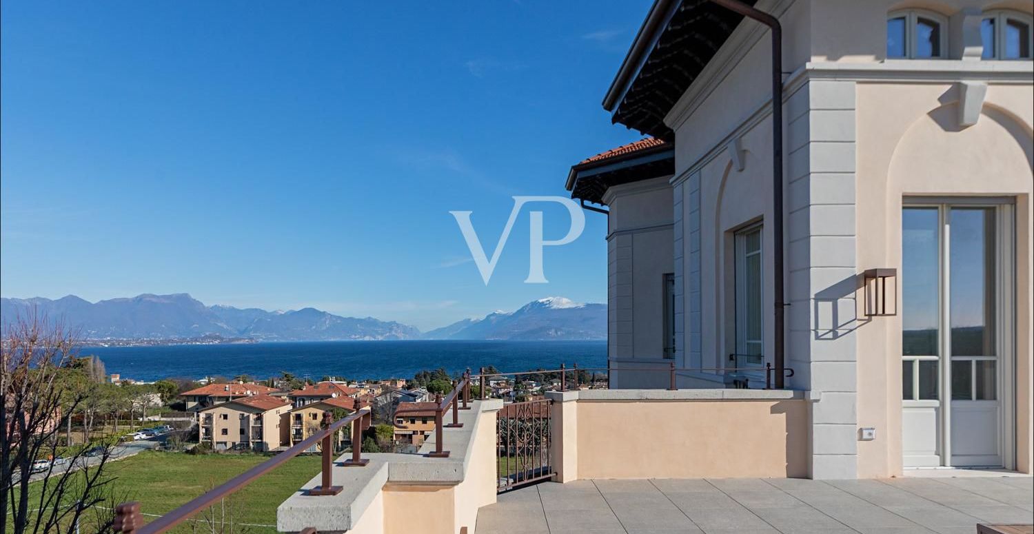 Lussuoso appartamento con totale vista lago