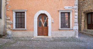 von_poll_real_estate_property_IT254151961_image_2