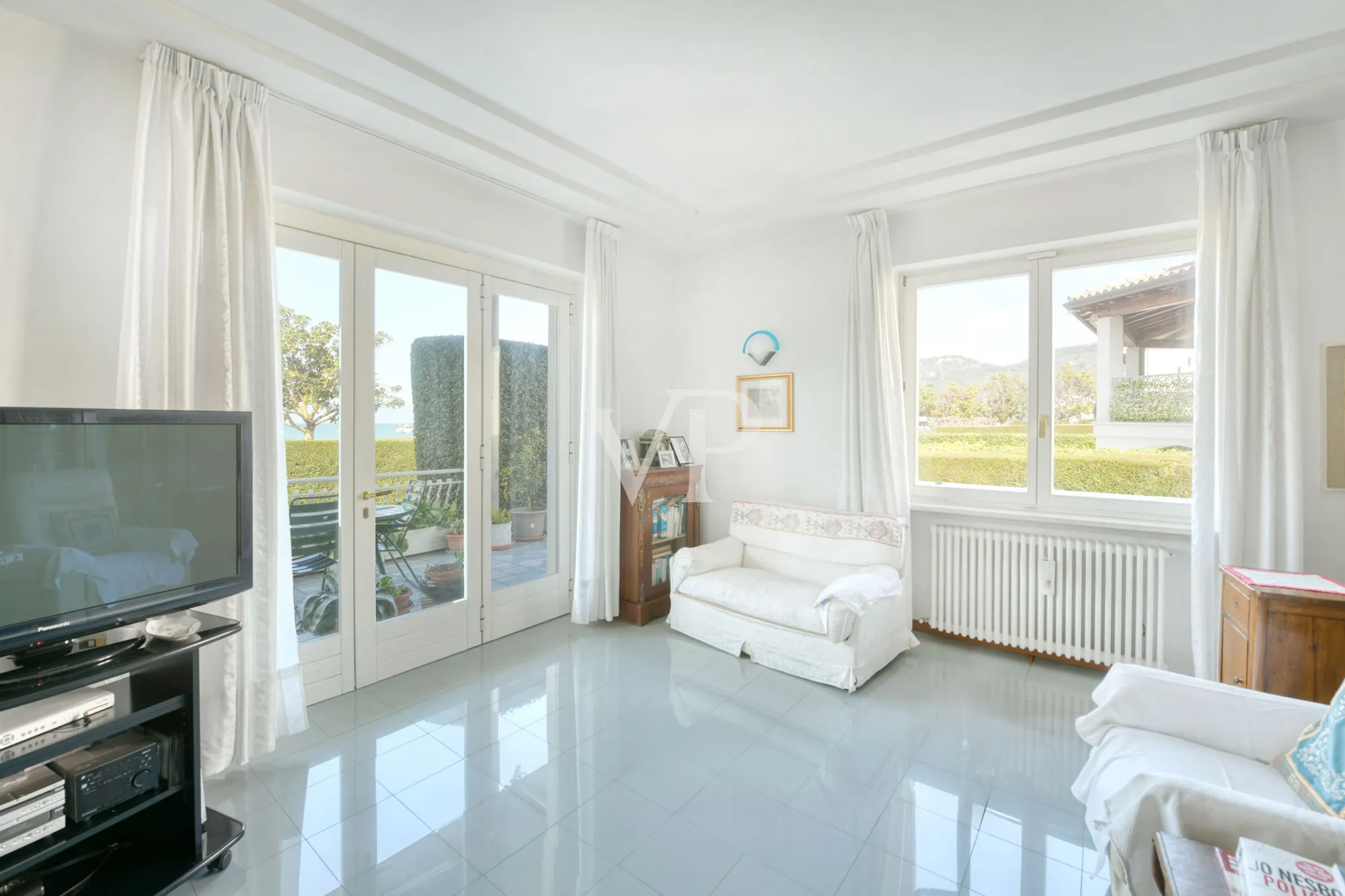 Villa pied dans l'eau