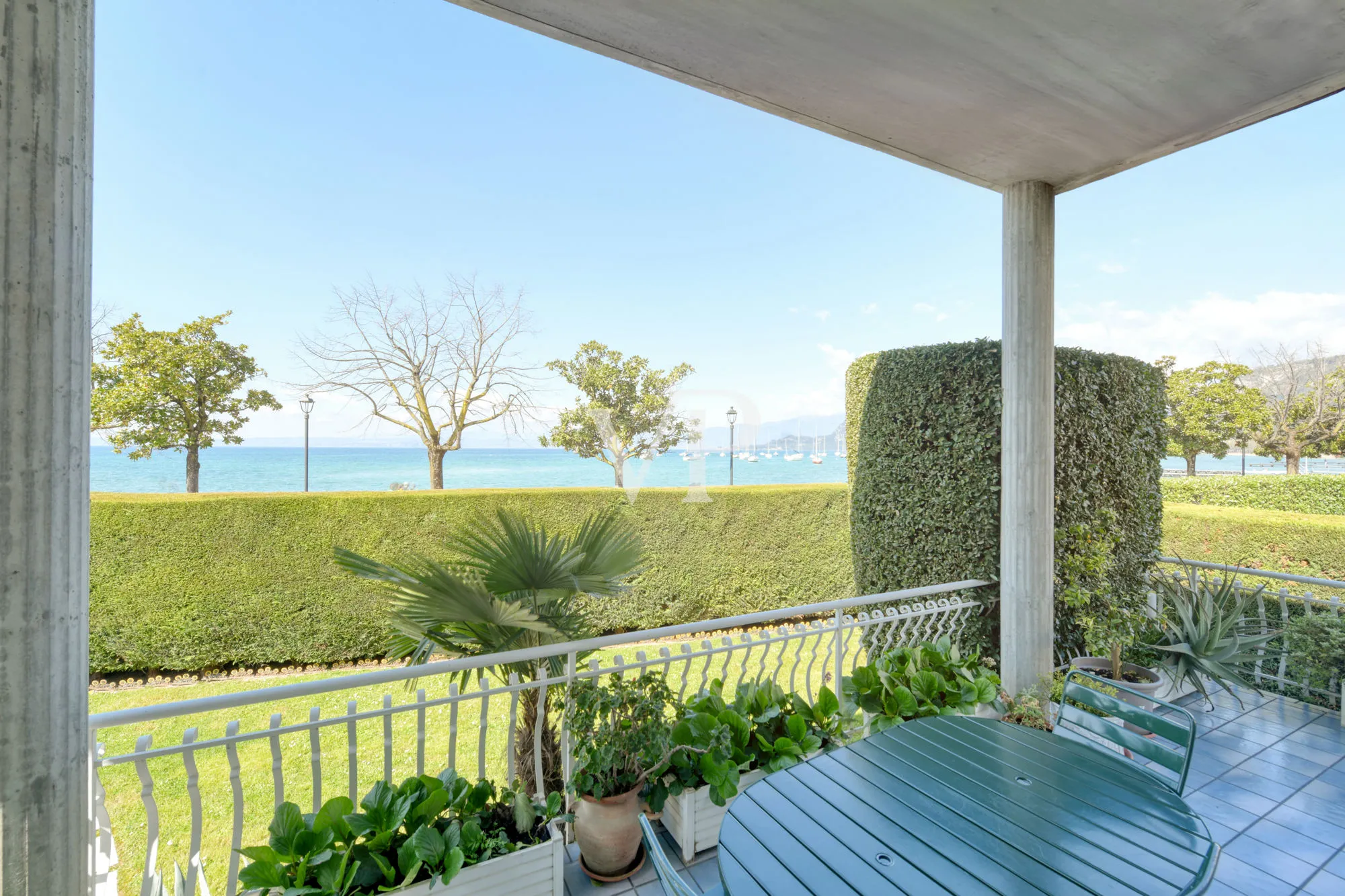 Villa pied dans l'eau