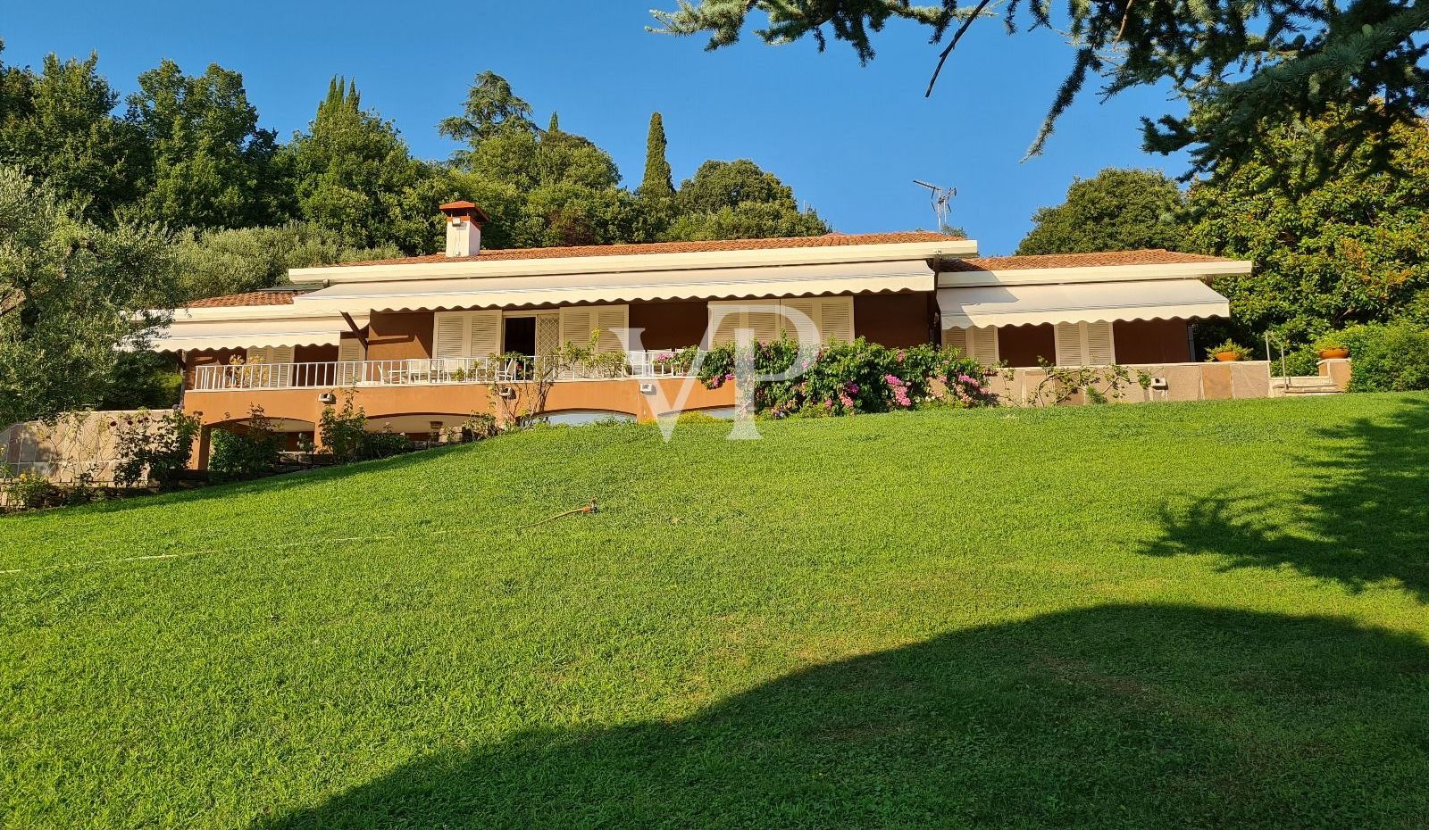 Villa fantastique à deux pas du lac