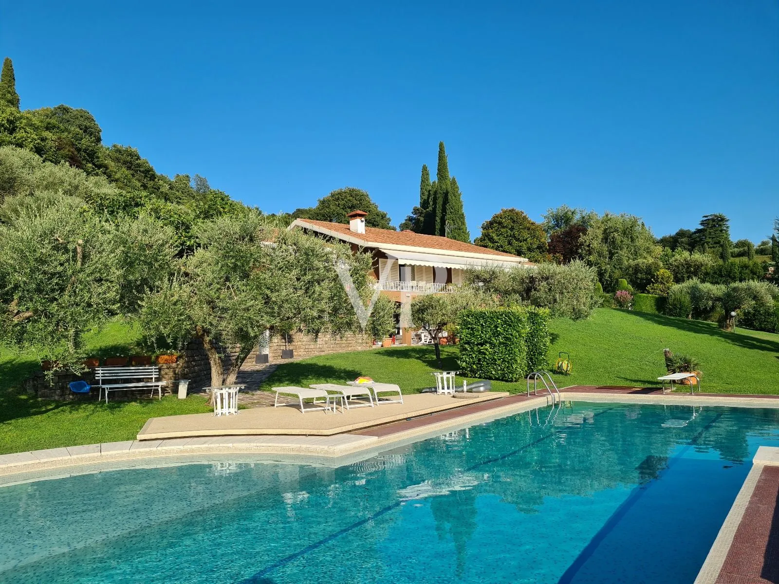 Exklusive Villa in unmittelbarer Nähe zum See