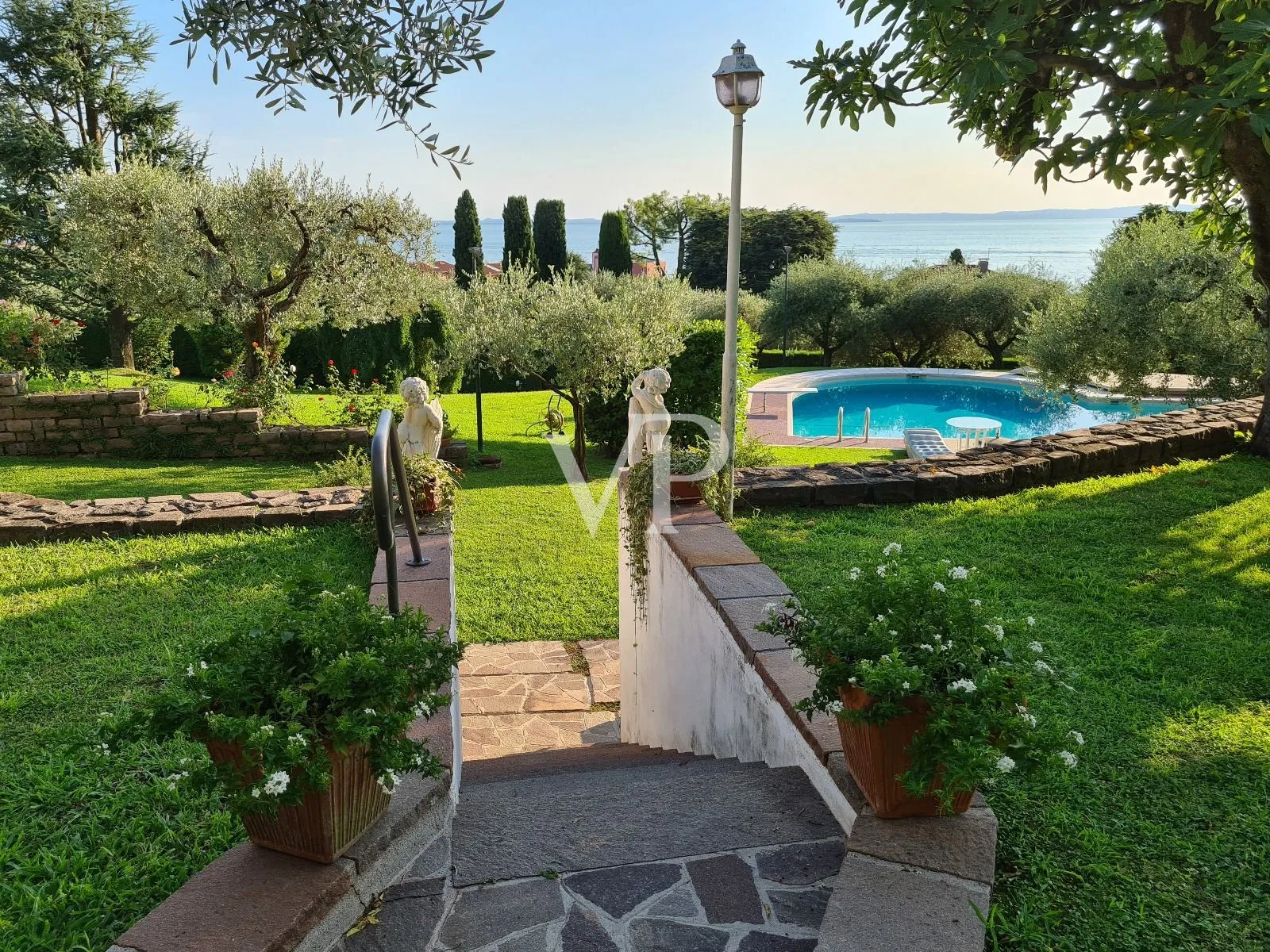 Exklusive Villa in unmittelbarer Nähe zum See