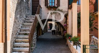 von_poll_real_estate_property_IT252941956_image_13