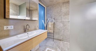 von_poll_real_estate_property_IT254151969_image_4