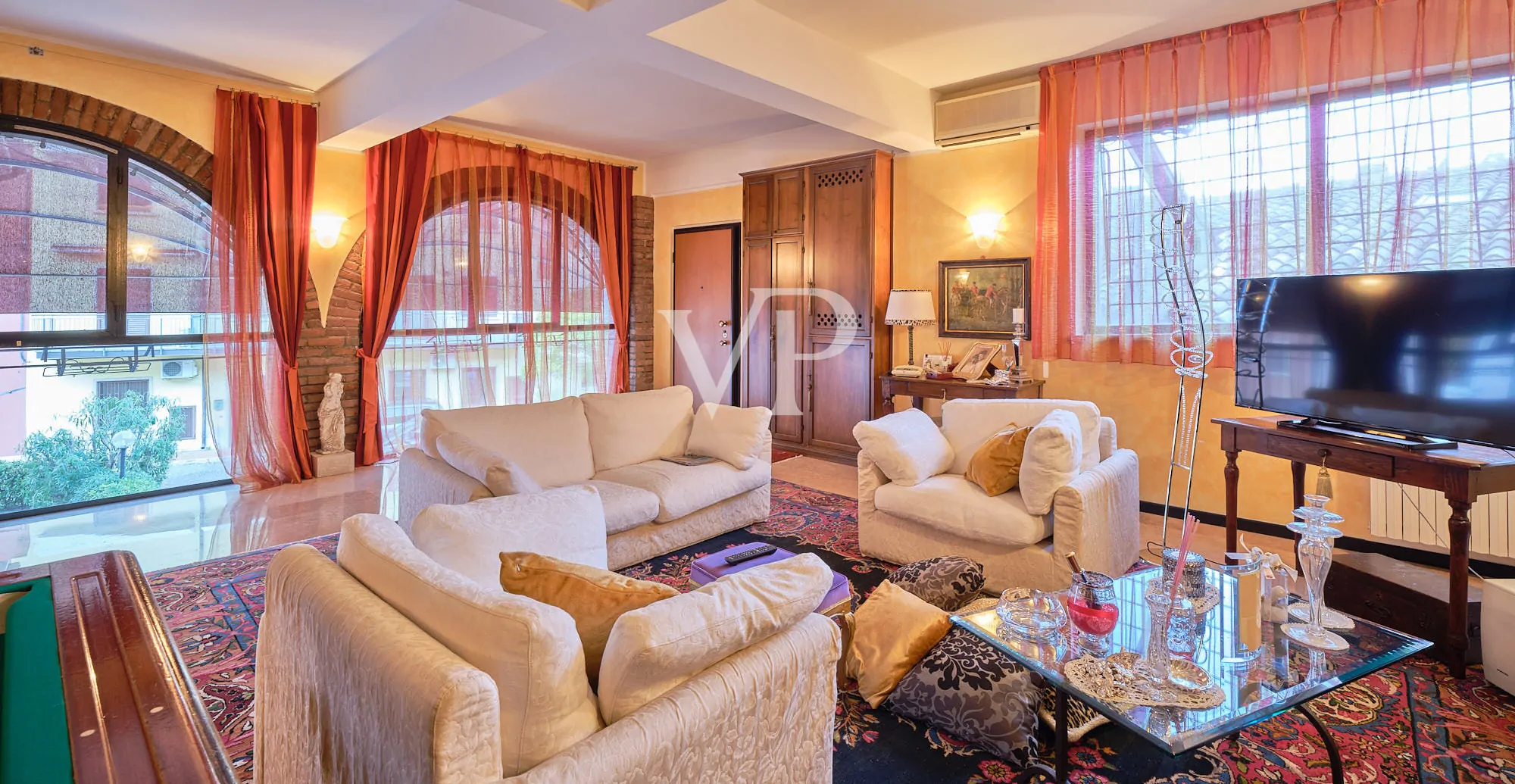 Luxurious apartment in historic center with separate entrance