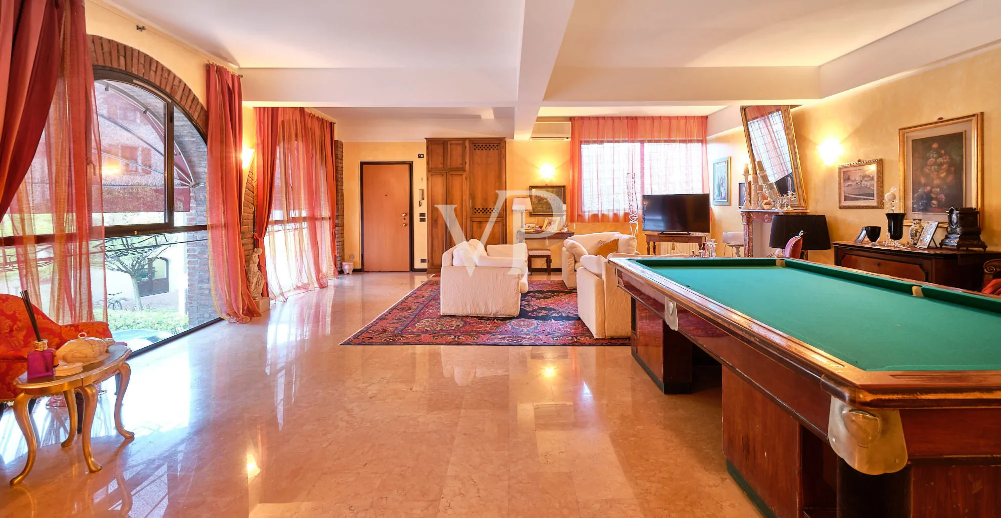 Luxurious apartment in historic center with separate entrance