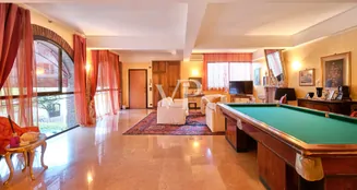 von_poll_real_estate_property_IT254921976_image_2