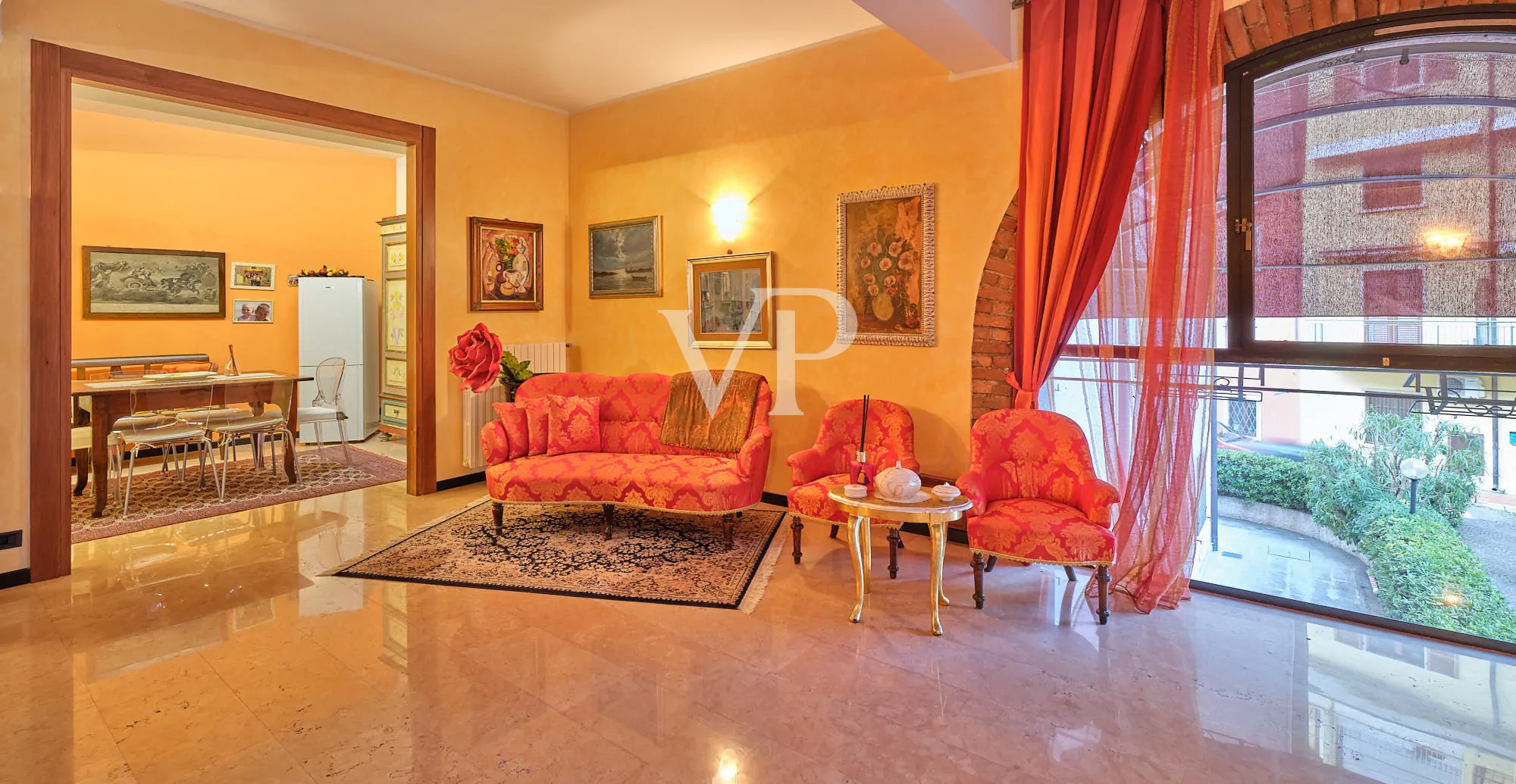 Luxurious apartment in historic center with separate entrance