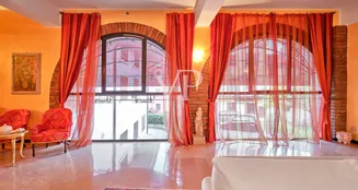 von_poll_real_estate_property_IT254921976_image_8