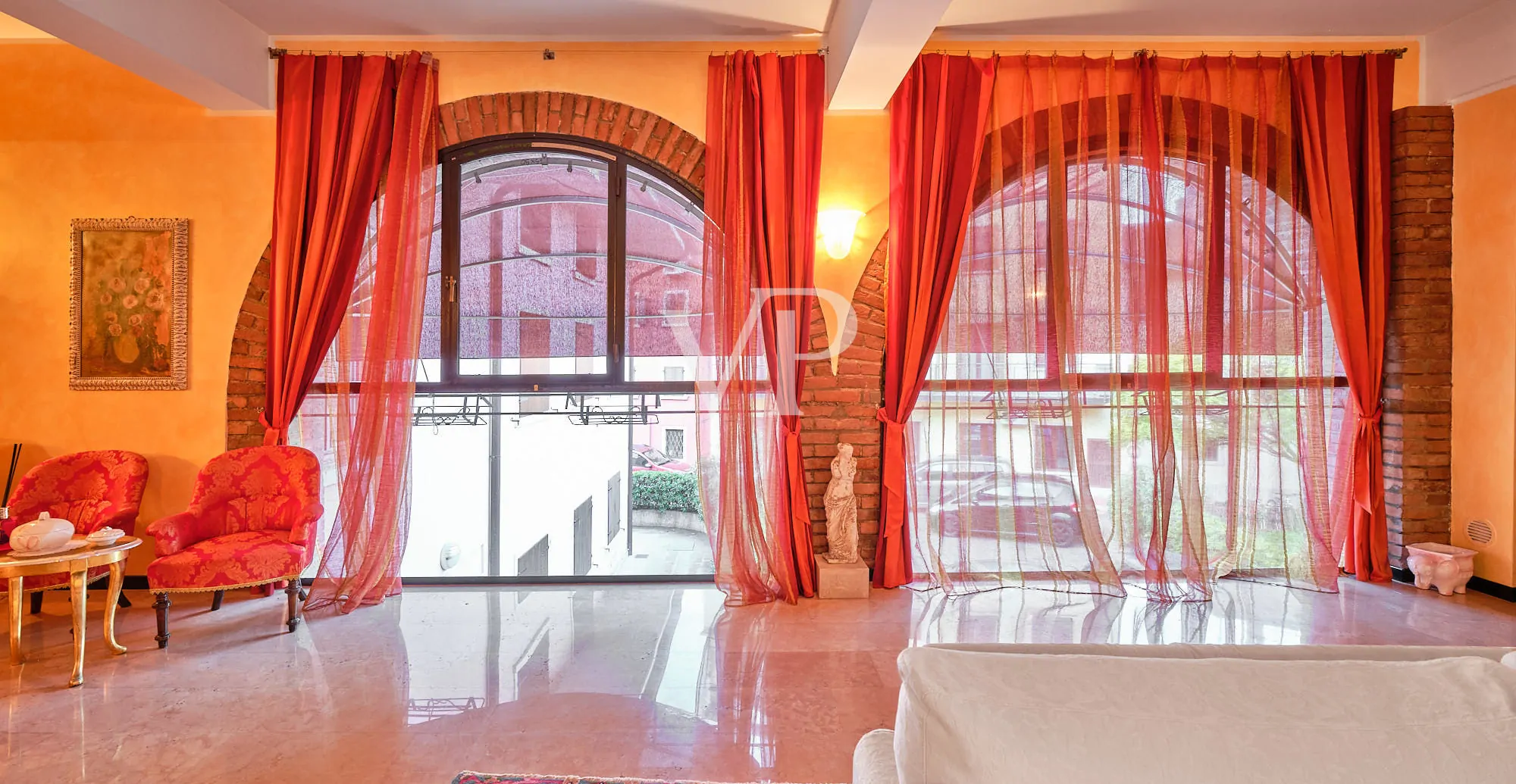 Luxurious apartment in historic center with separate entrance