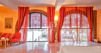 von_poll_real_estate_property_IT254921976_image_8