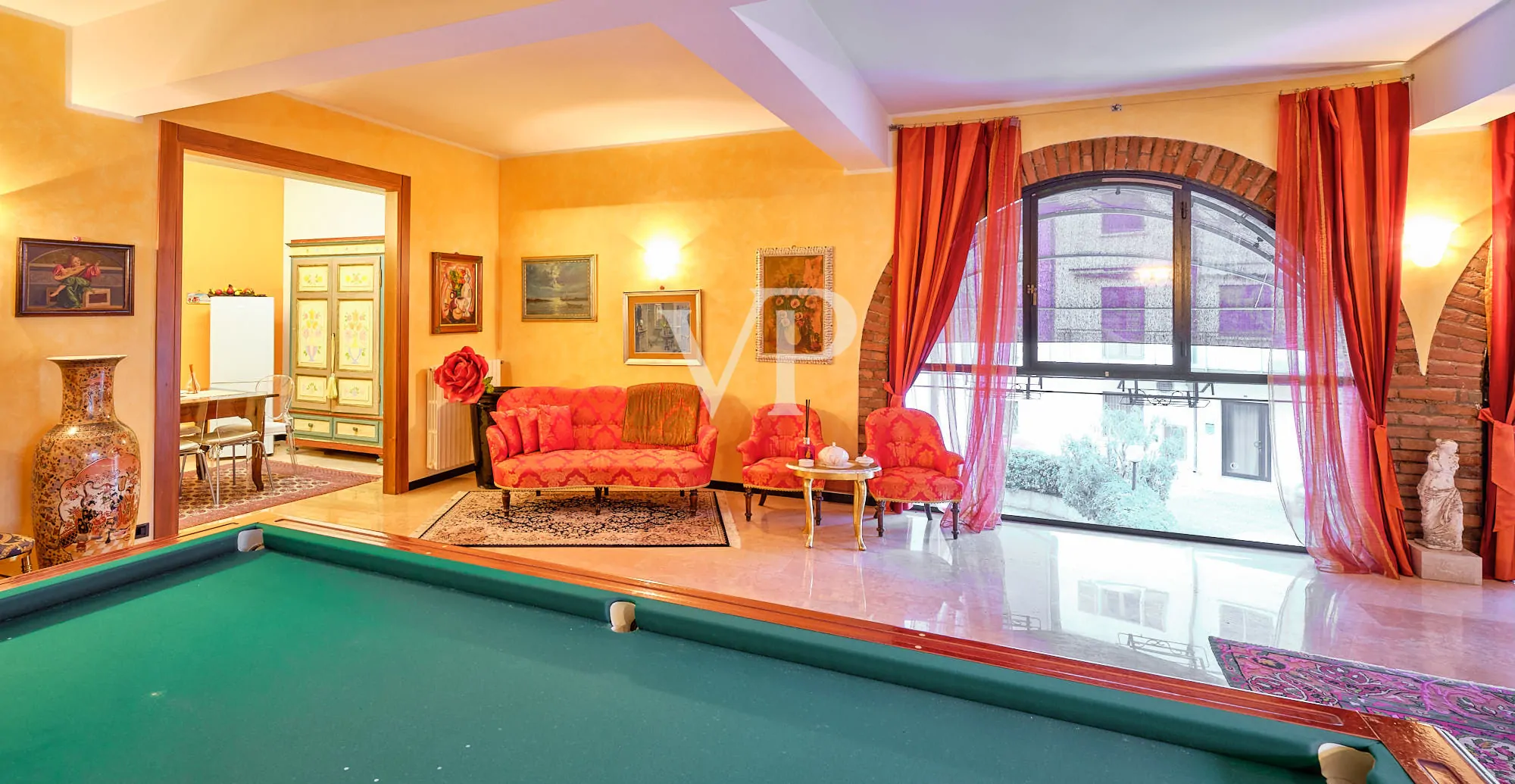 Luxurious apartment in historic center with separate entrance