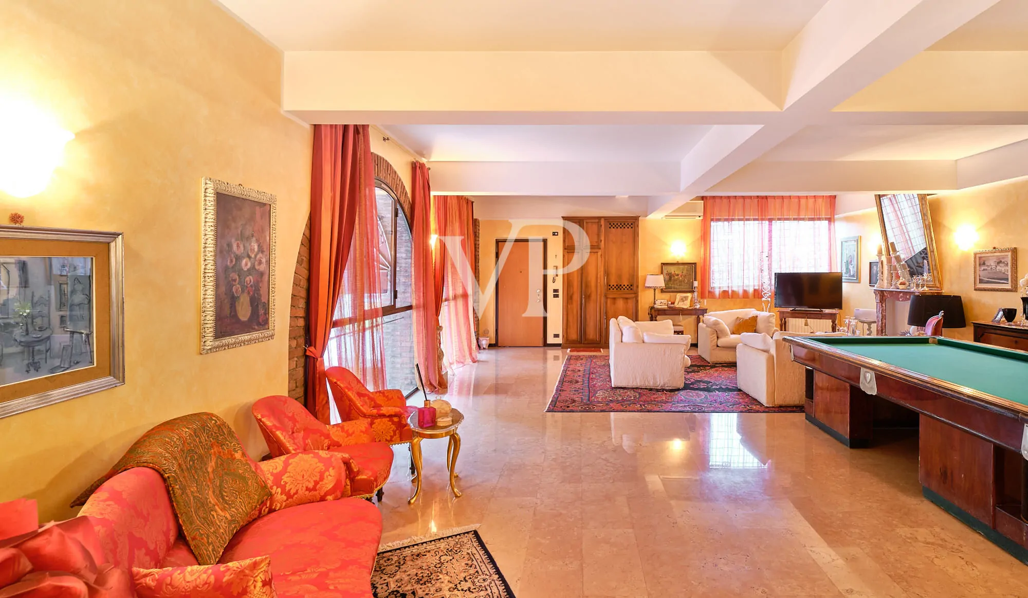 Luxurious apartment in historic center with separate entrance