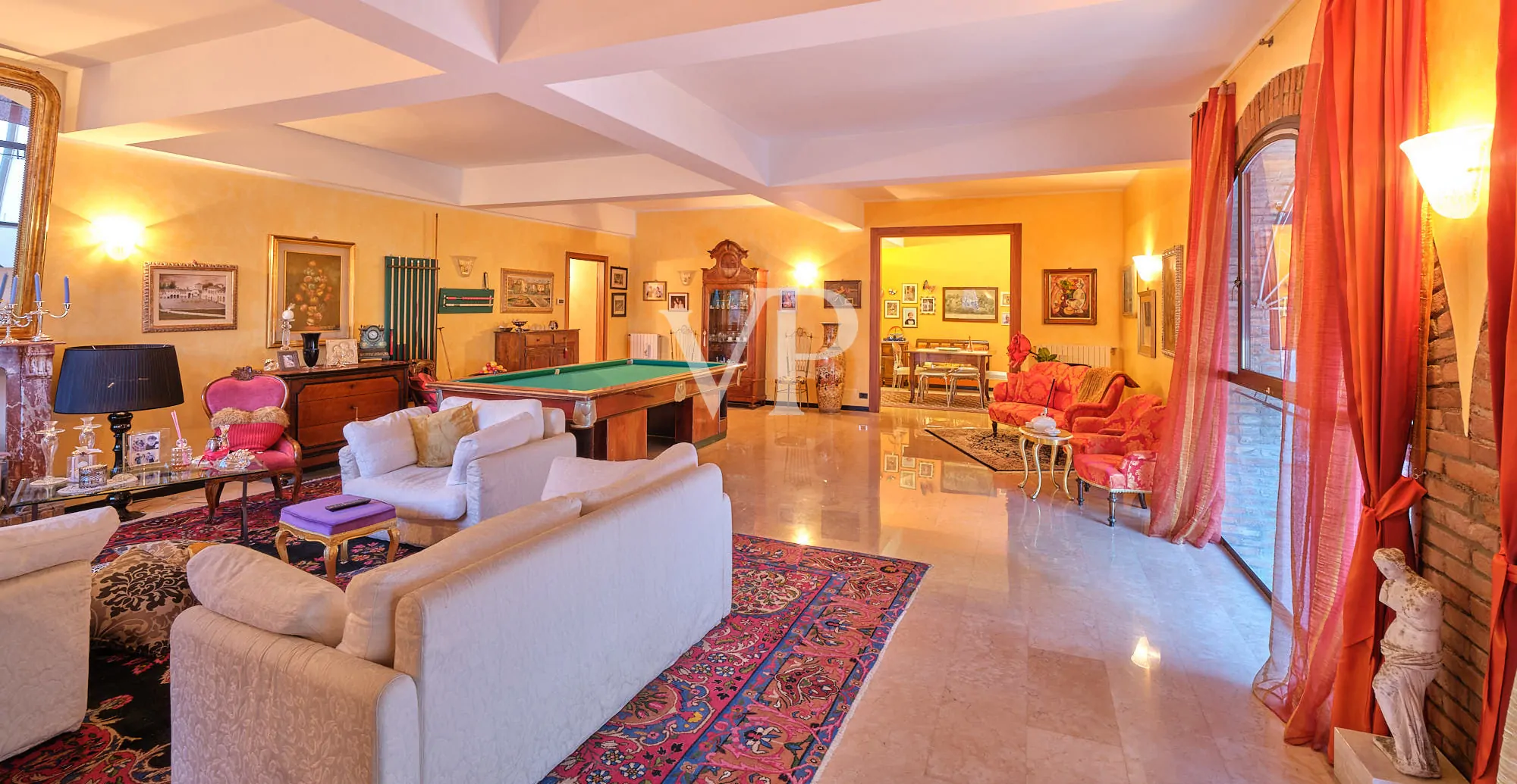 Luxurious apartment in historic center with separate entrance