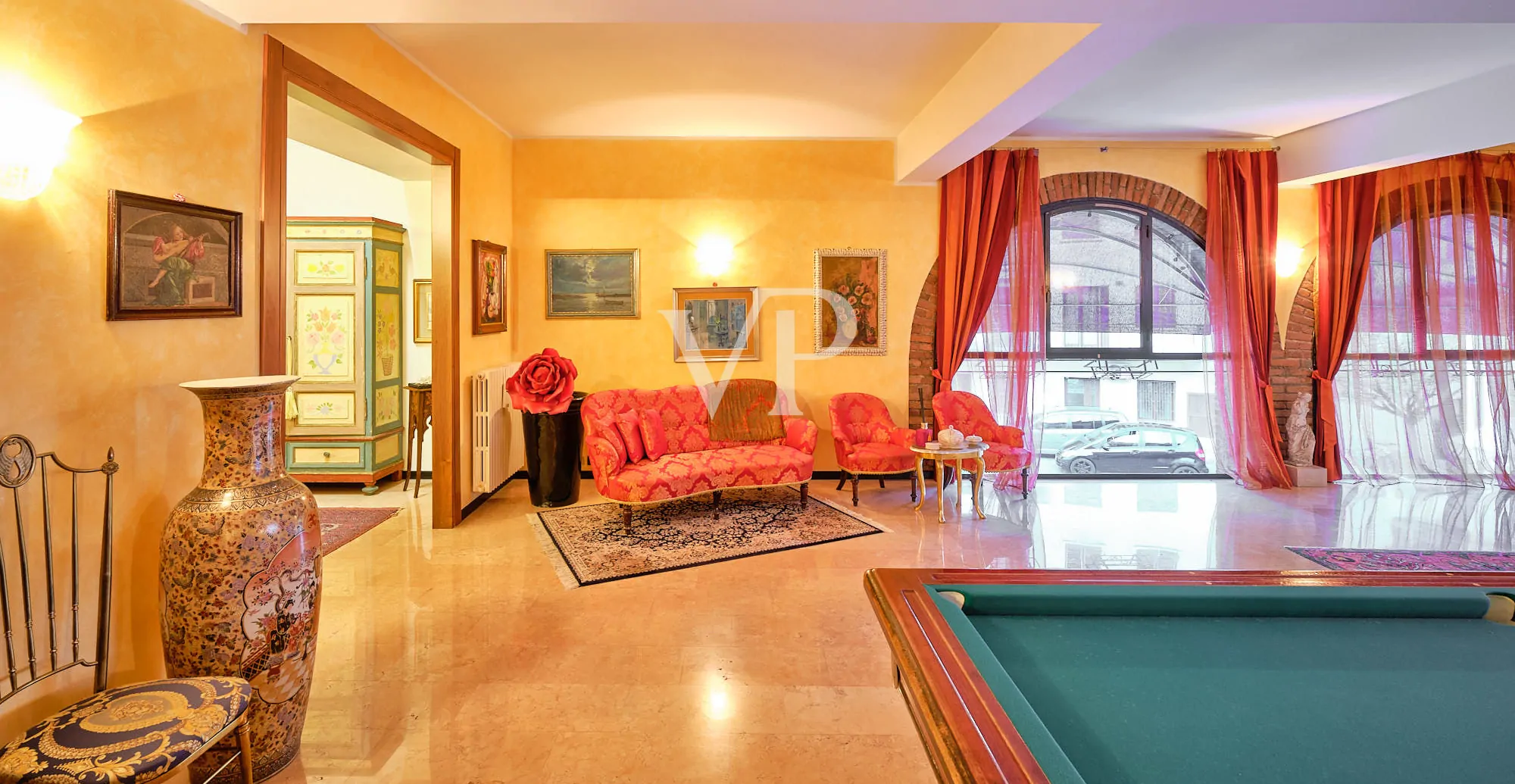 Luxurious apartment in historic center with separate entrance