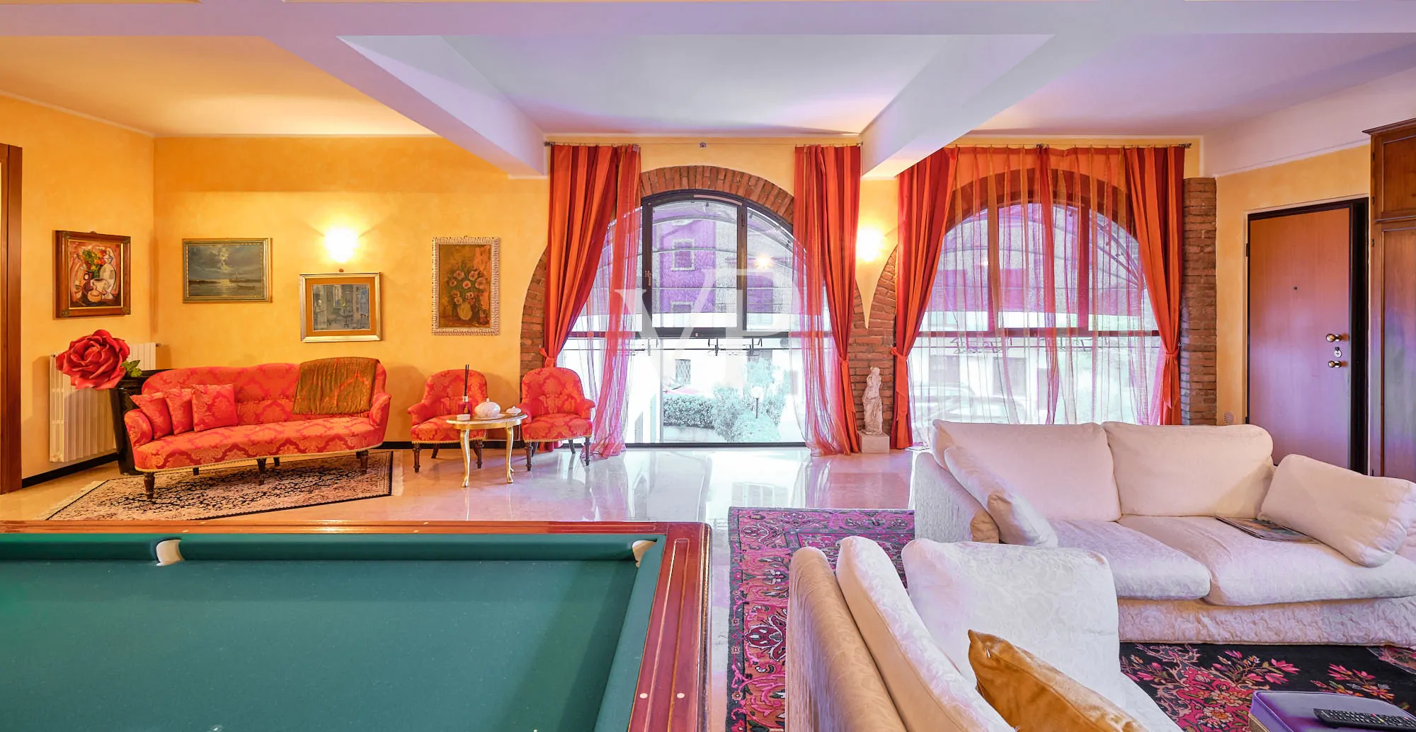 Luxurious apartment in historic center with separate entrance