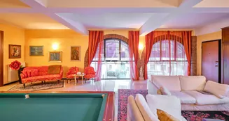 von_poll_real_estate_property_IT254921976_image_11