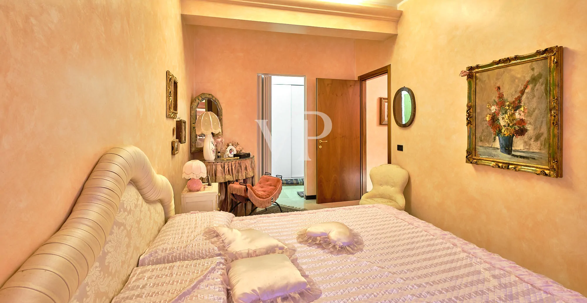 Luxurious apartment in historic center with separate entrance