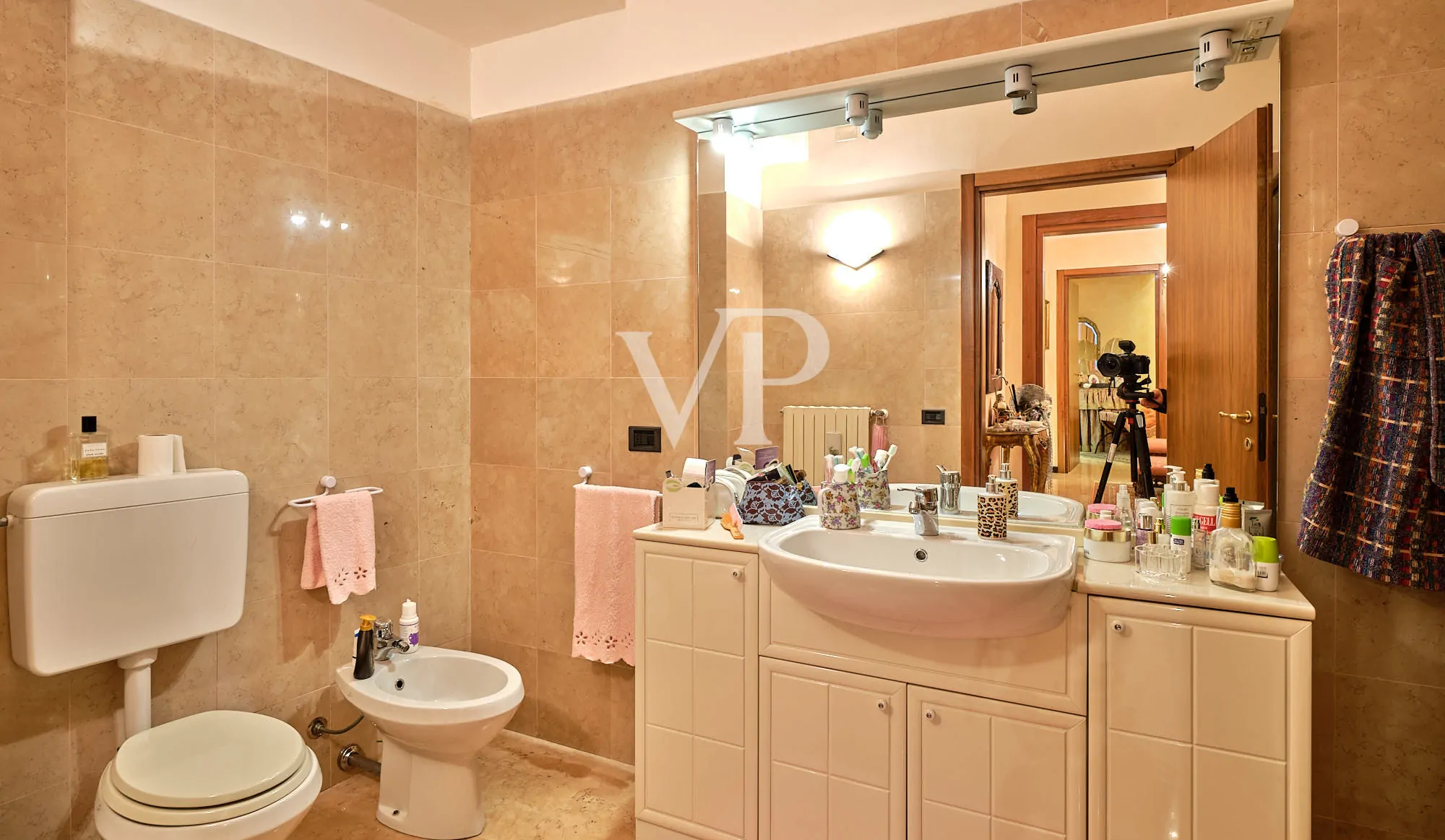 Luxurious apartment in historic center with separate entrance