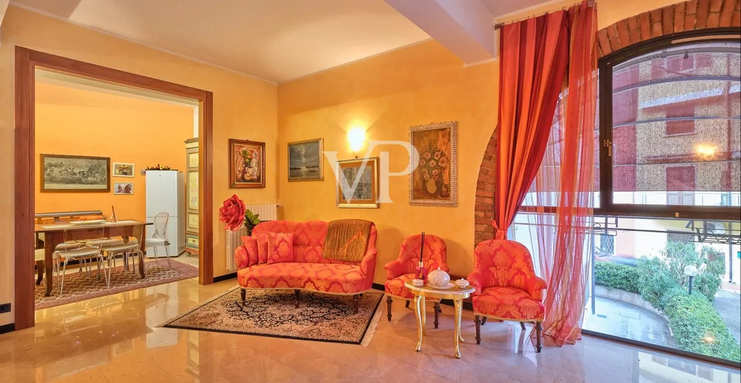 Luxurious apartment in historic center with separate entrance