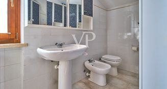 von_poll_real_estate_property_IT254921979_image_14