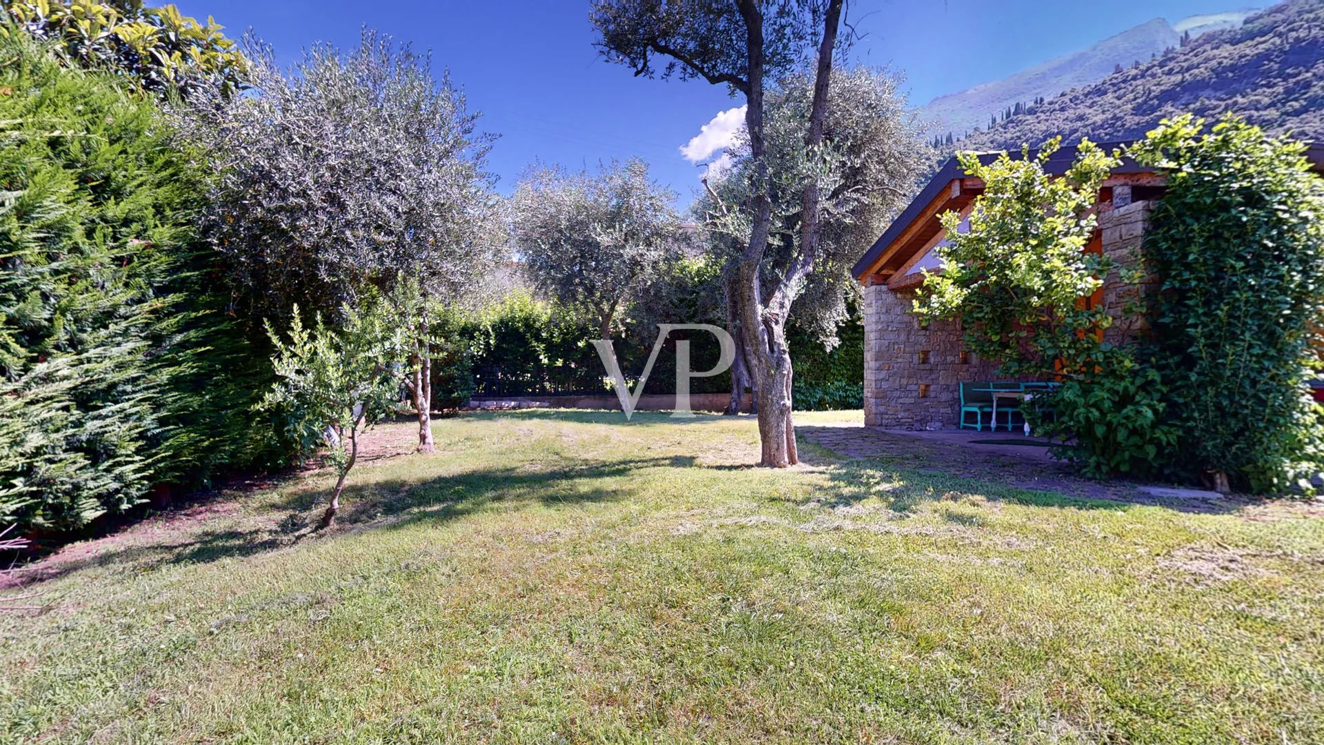 Villa with Garden