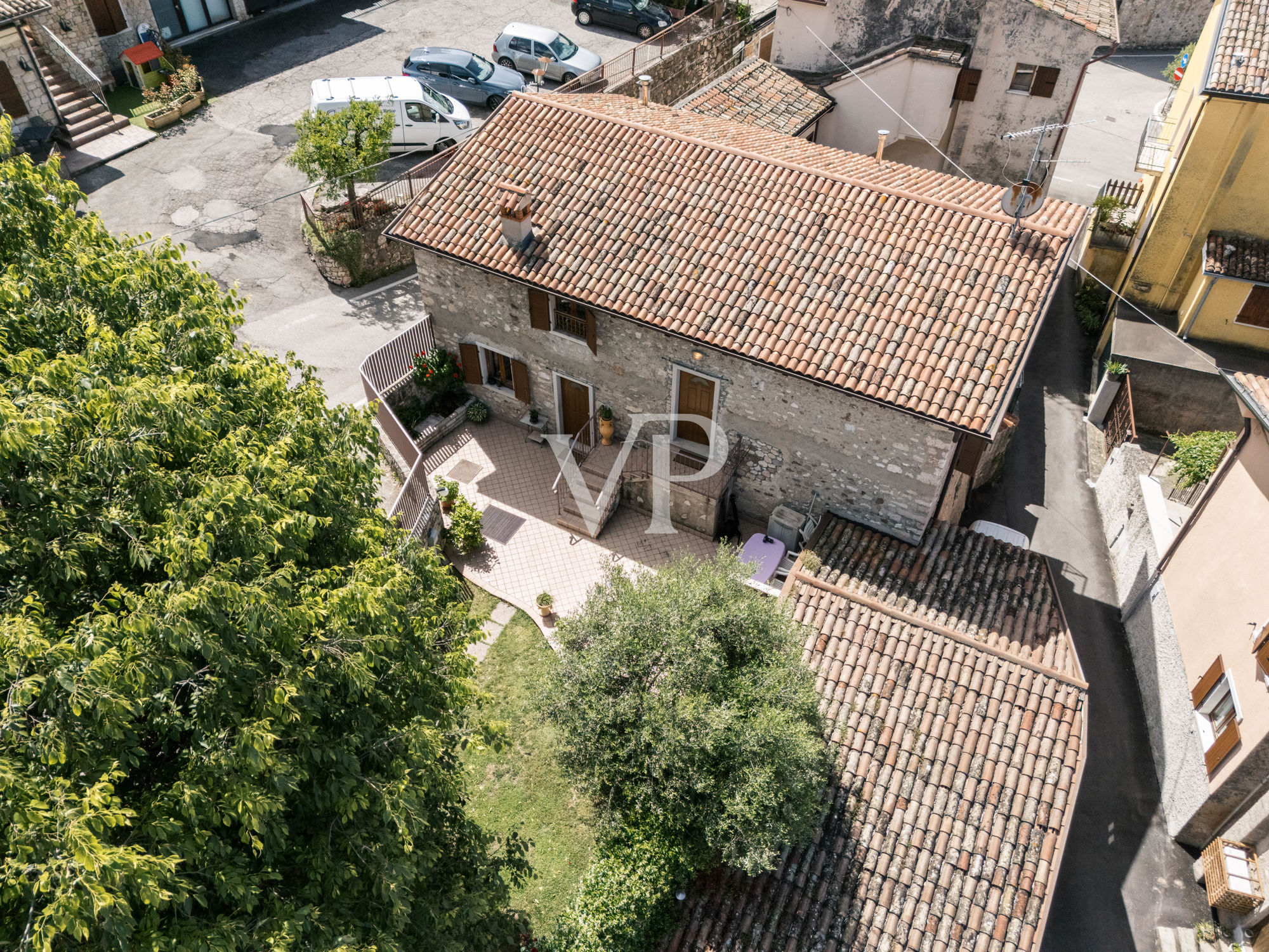 Rustic house in the historic village of Albisano - Torri del Benaco