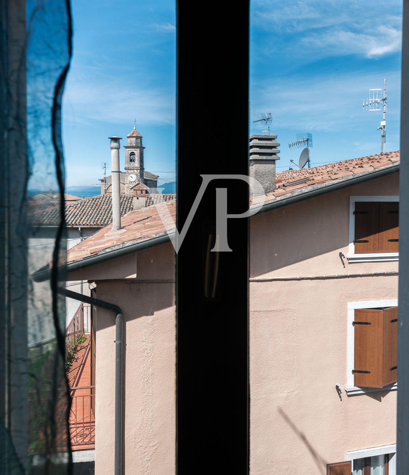 Trilocale con due posti auto ad Albisano - Torri del Benaco