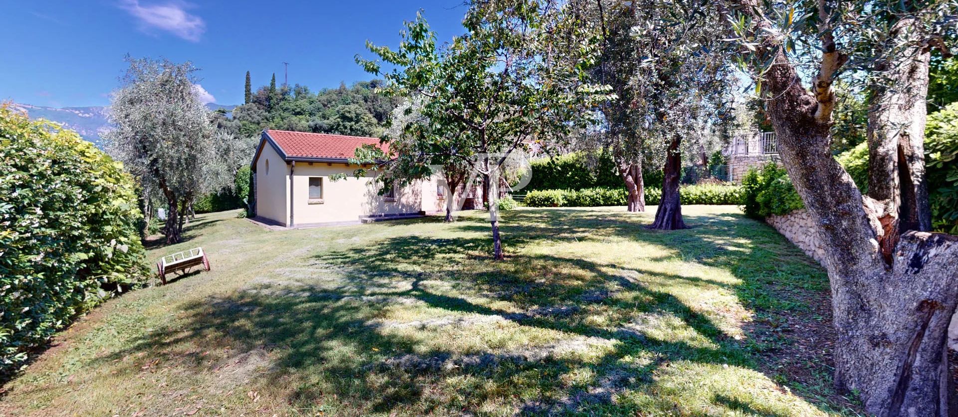 Villa with Plot