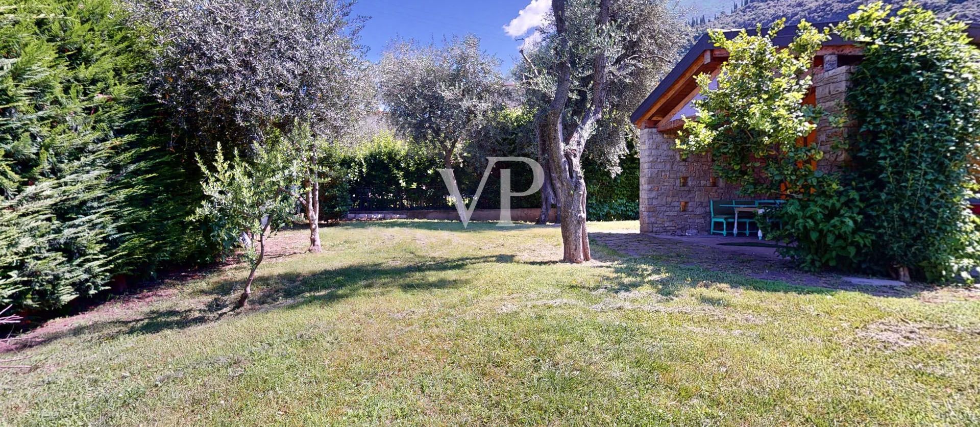 Villa with Garden