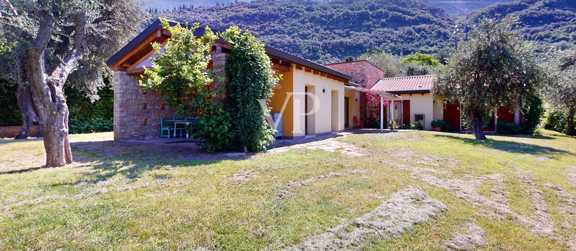 Villa with Garden