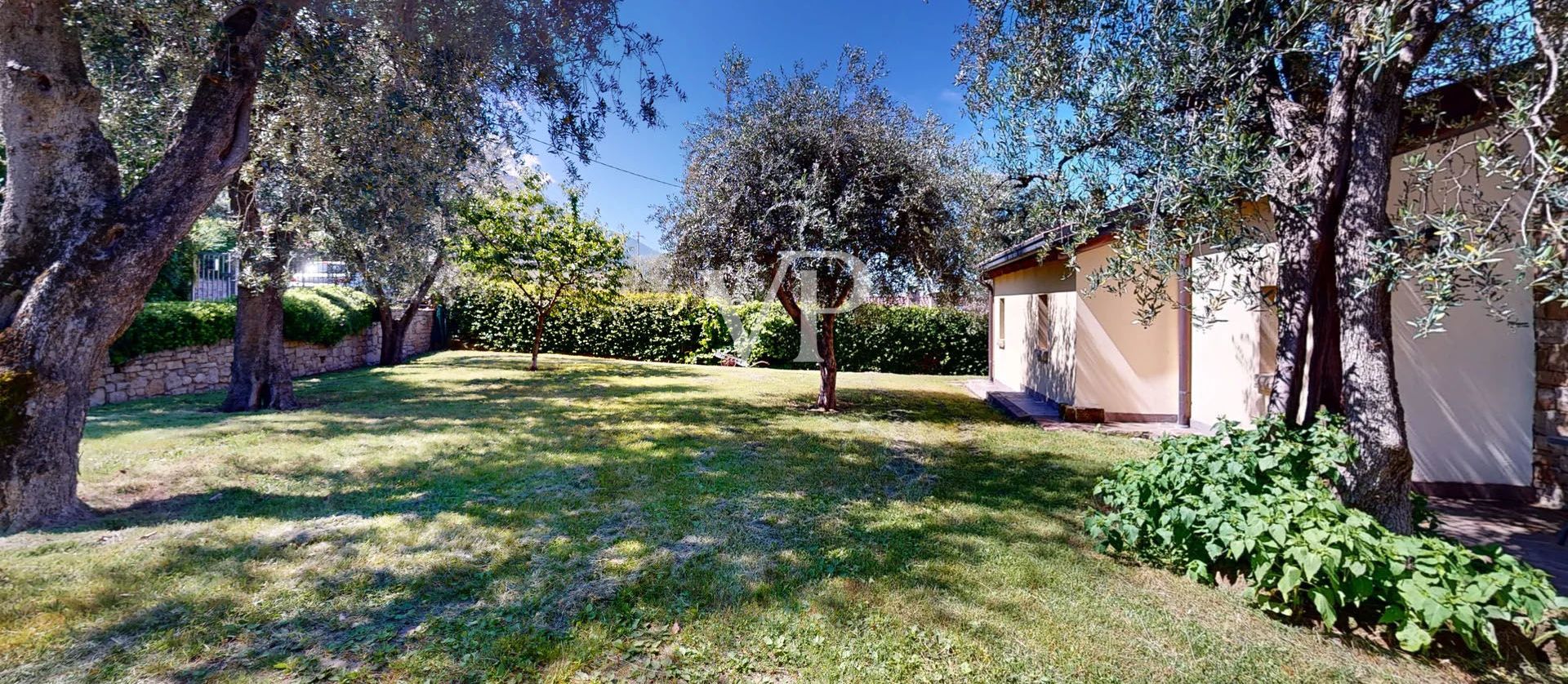 Villa with Plot