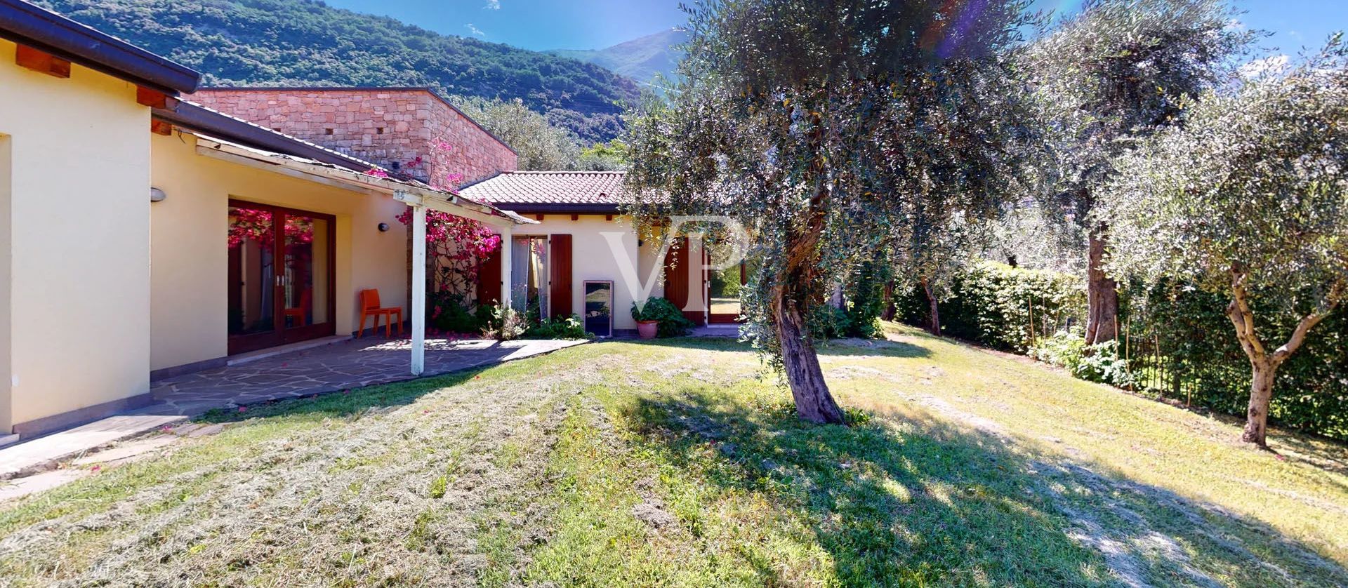 Villa with Garden