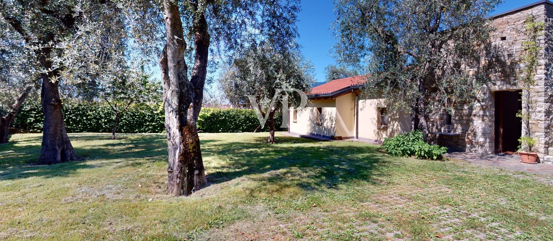 Villa with Garden