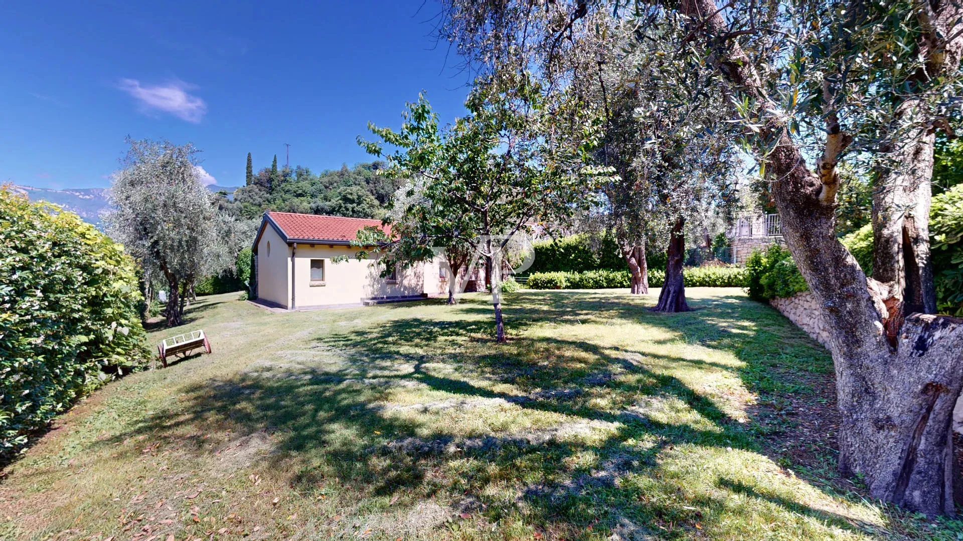 Villa with Plot