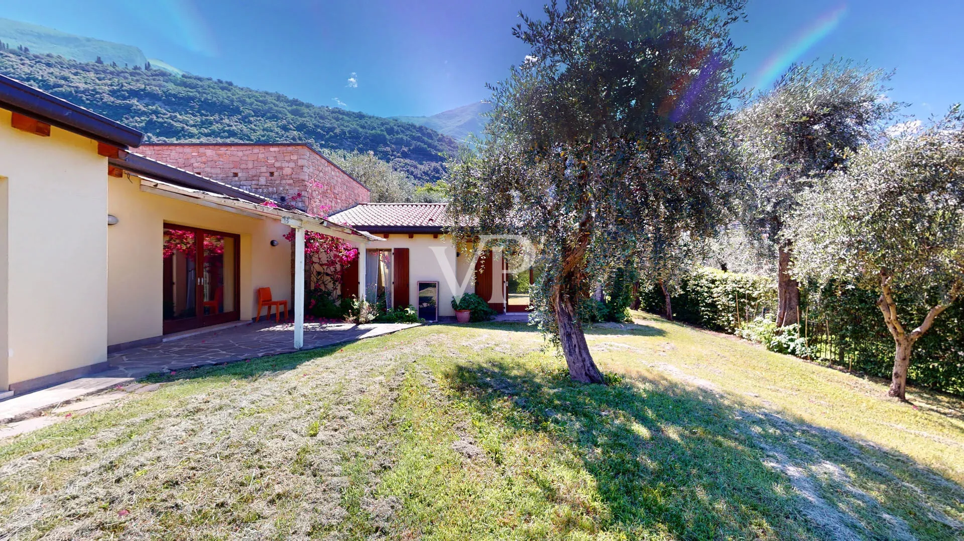 Villa with Garden