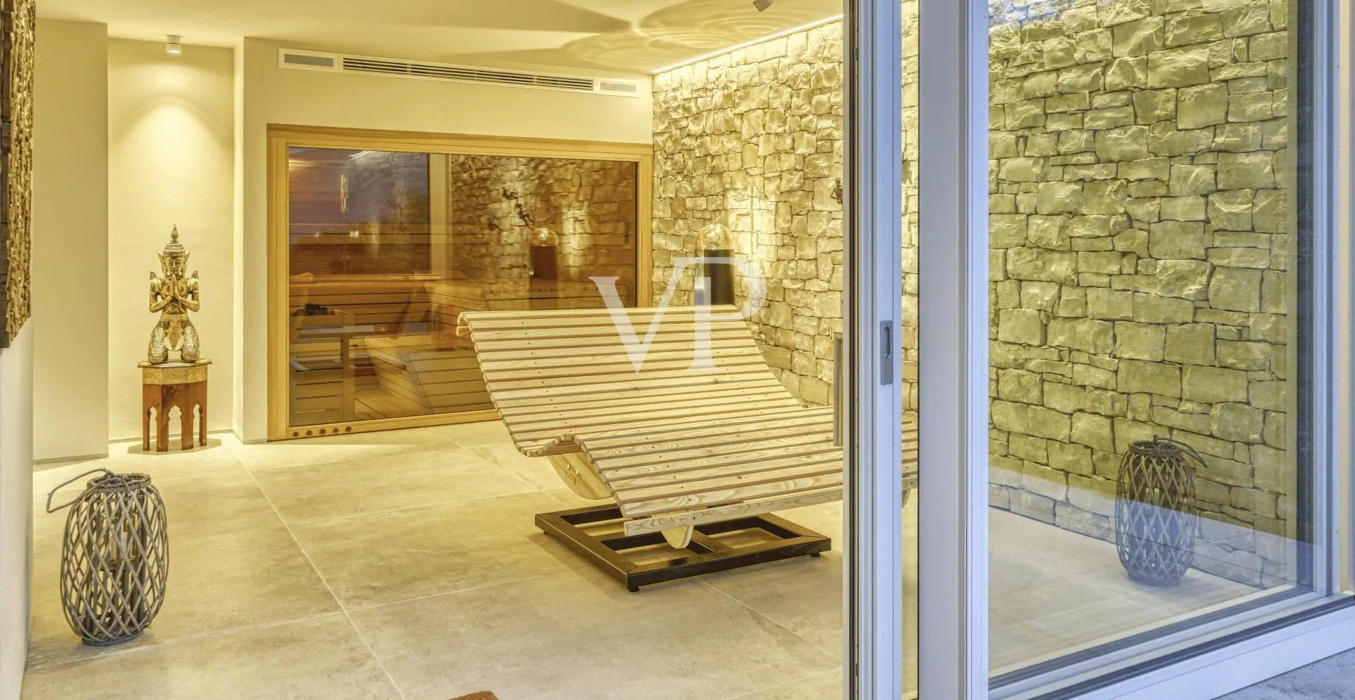 Moderne Villa mit Panoramablick auf den Gardasee, eingebettet in einem privaten Olivenhain