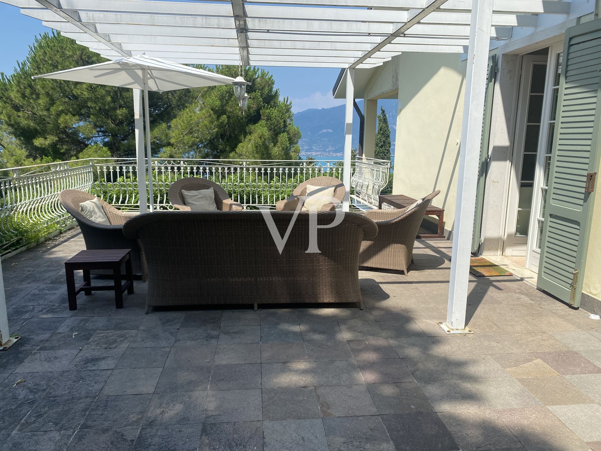Bezaubernde Villa in Torri del Benaco mit Seeblick und privatem Pool