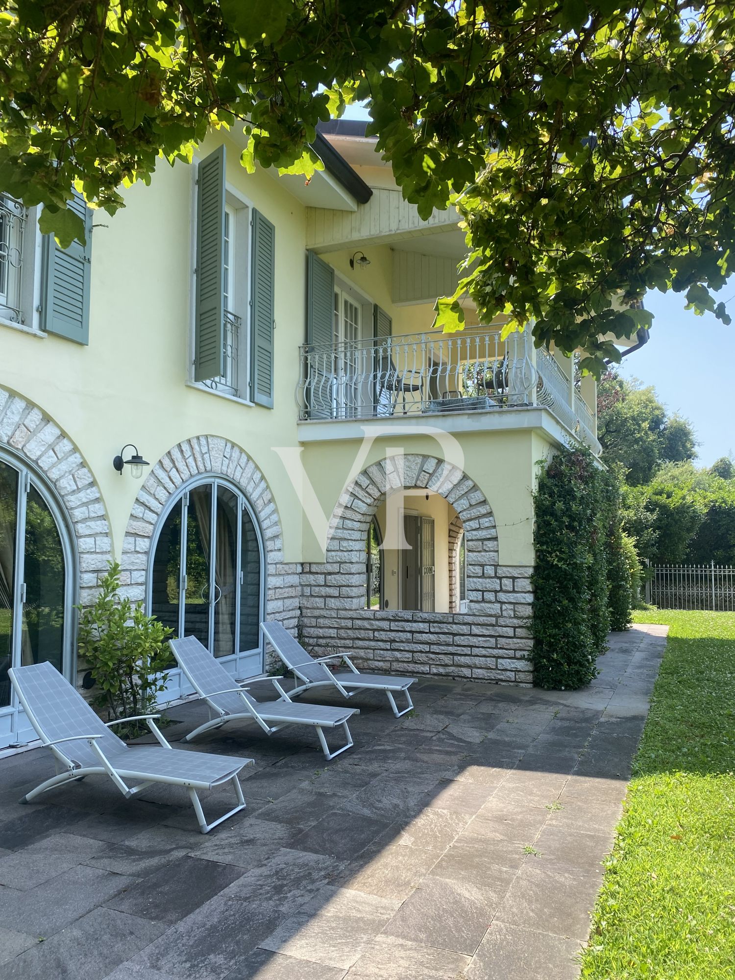 Bezaubernde Villa in Torri del Benaco mit Seeblick und privatem Pool